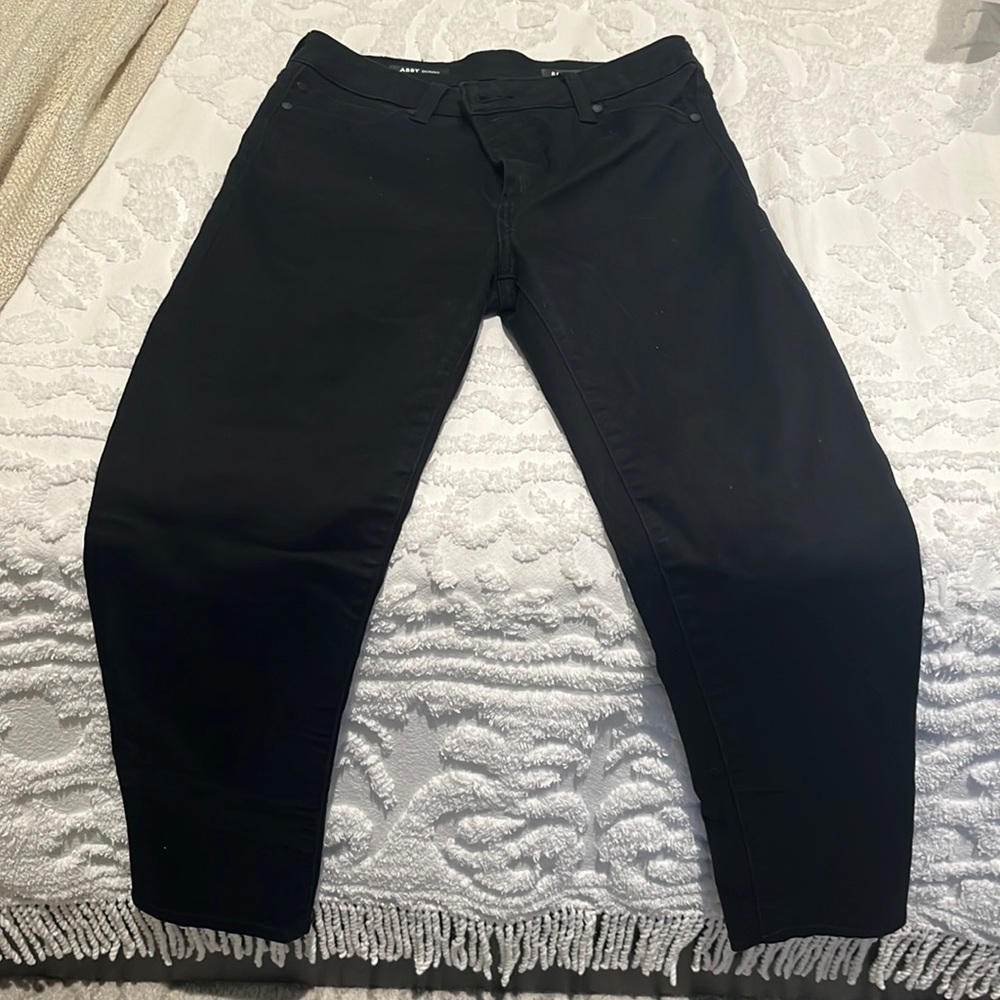 New without tags. Black size 8, Liverpool Abby skinny jeans
